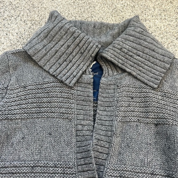 American Eagle Cardigan Collared With Snap Button Closure In Size M Gray Color - Picture 3 of 8